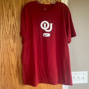 Nike Oklahoma Sooners shirt.  Mens XL.